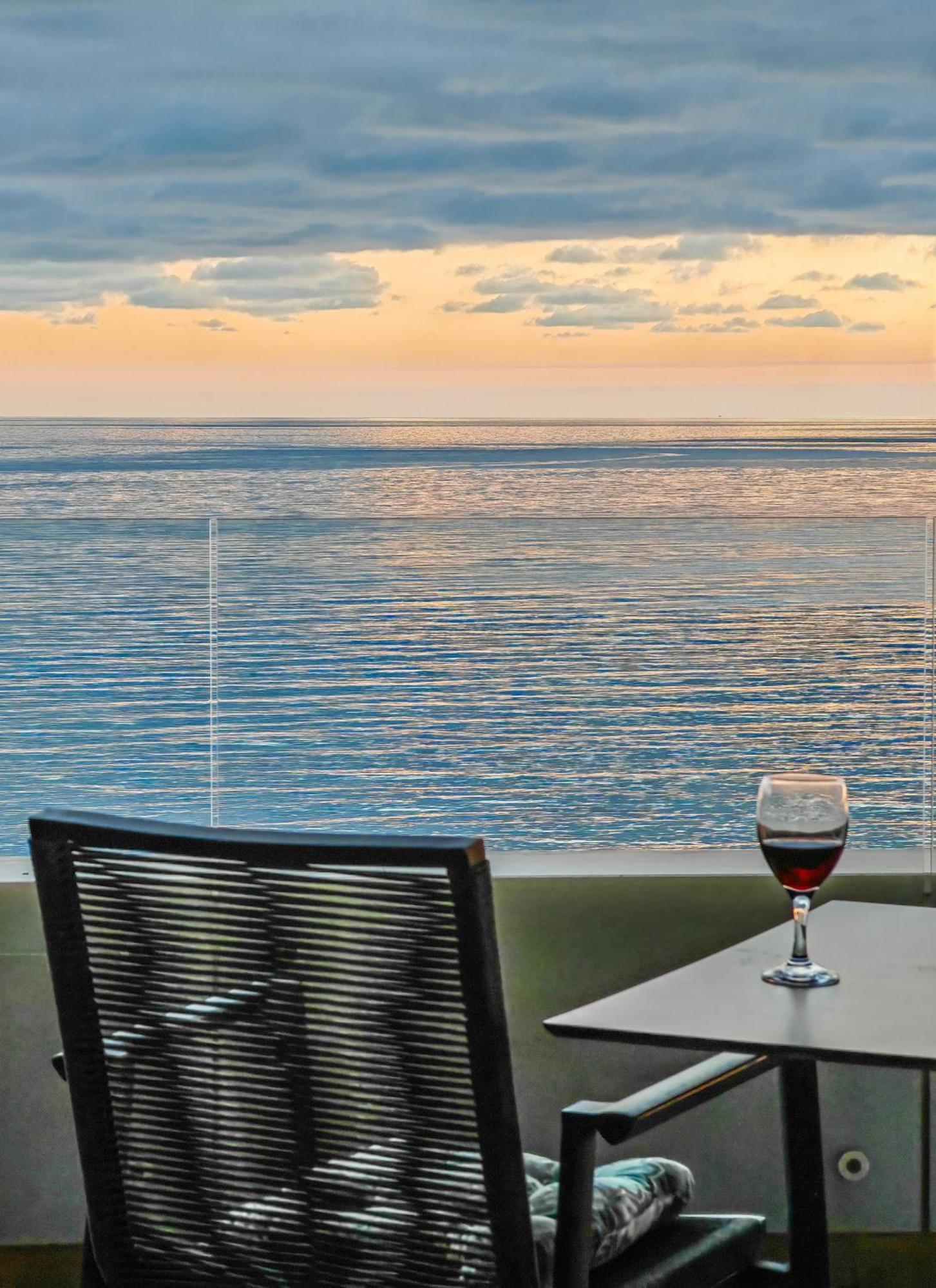 Beachfront Luxury Apartment Budva Bagian luar foto
